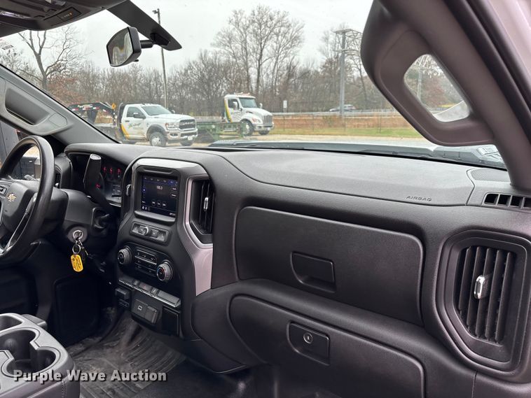 image for item ED2412 2020 Chevrolet Silverado 3500HD flatbed pickup truck