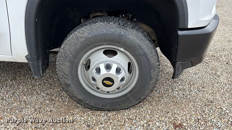 image for item ED2412 2020 Chevrolet Silverado 3500HD flatbed pickup truck