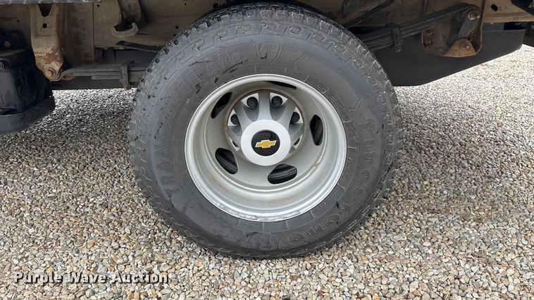 image for item ED2412 2020 Chevrolet Silverado 3500HD flatbed pickup truck