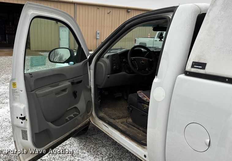 image for item ED2419 2012 Chevrolet Silverado 1500 pickup truck