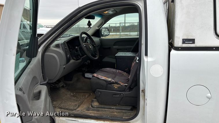 image for item ED2419 2012 Chevrolet Silverado 1500 pickup truck