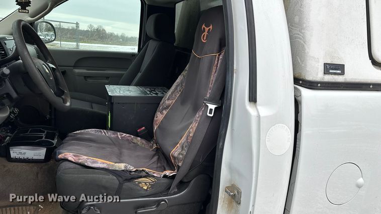 image for item ED2419 2012 Chevrolet Silverado 1500 pickup truck