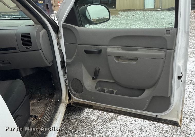 image for item ED2419 2012 Chevrolet Silverado 1500 pickup truck