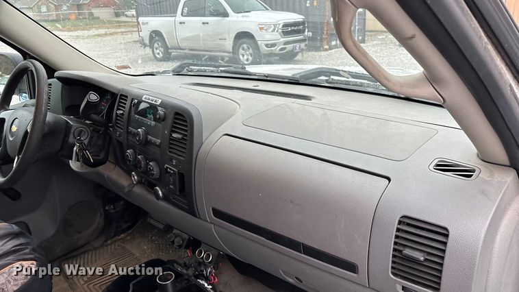 image for item ED2419 2012 Chevrolet Silverado 1500 pickup truck