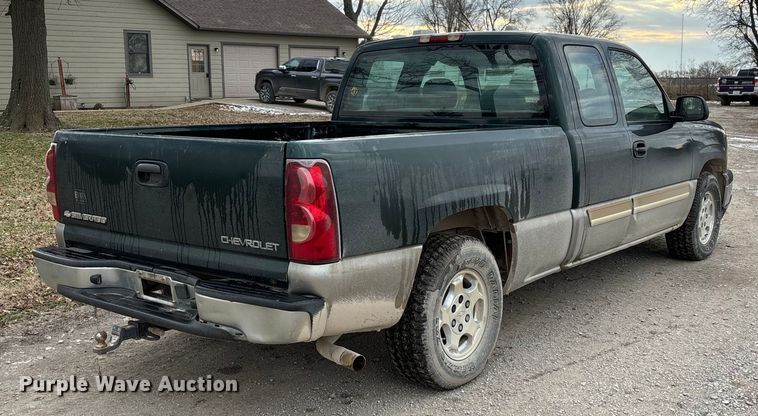 image for item ED2428 2003 Chevrolet Silverado 1500 Ext. Cab pickup truck