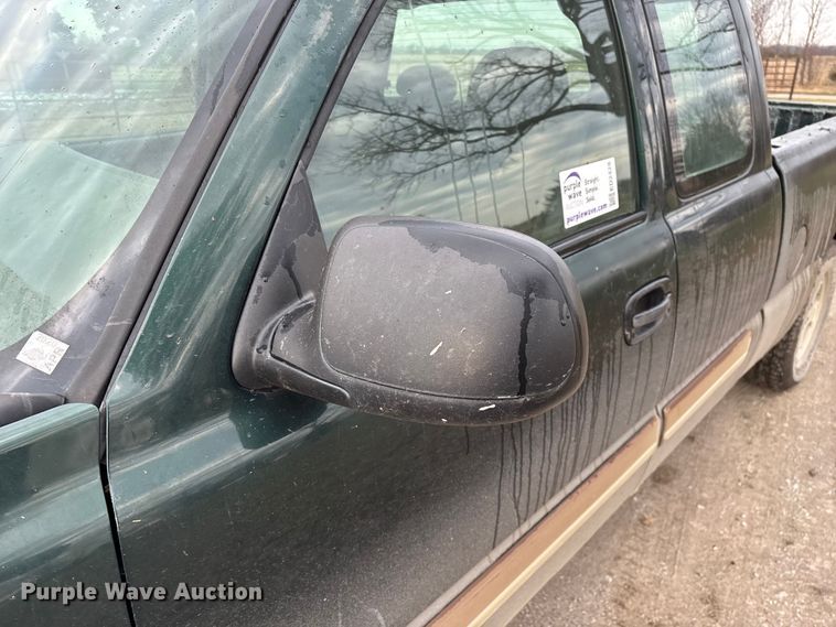 image for item ED2428 2003 Chevrolet Silverado 1500 Ext. Cab pickup truck