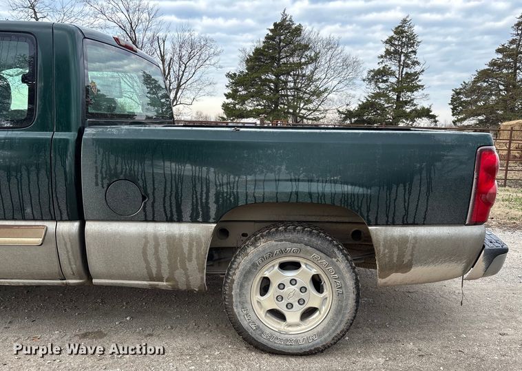 image for item ED2428 2003 Chevrolet Silverado 1500 Ext. Cab pickup truck