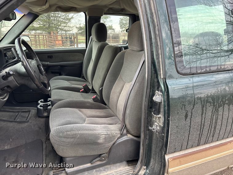 image for item ED2428 2003 Chevrolet Silverado 1500 Ext. Cab pickup truck