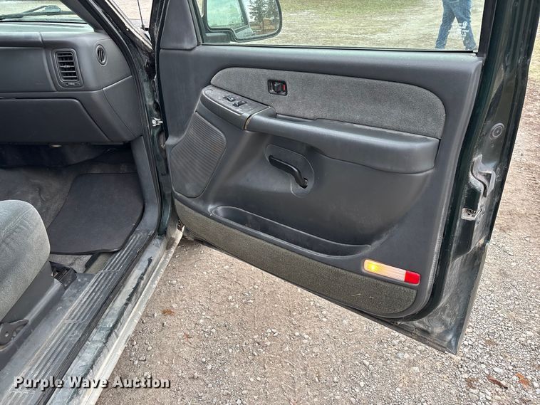 image for item ED2428 2003 Chevrolet Silverado 1500 Ext. Cab pickup truck