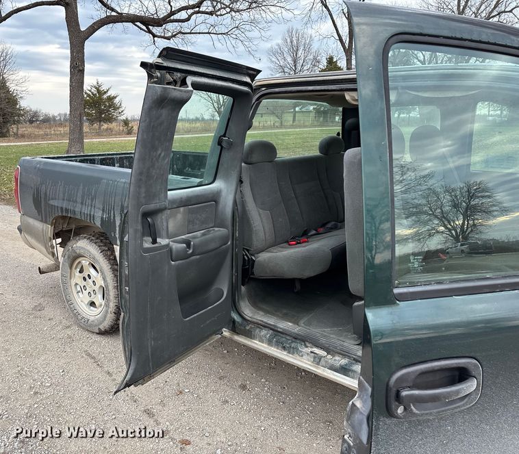 image for item ED2428 2003 Chevrolet Silverado 1500 Ext. Cab pickup truck