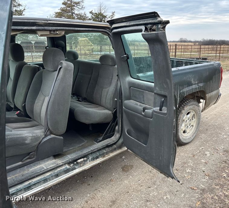 image for item ED2428 2003 Chevrolet Silverado 1500 Ext. Cab pickup truck