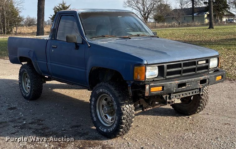 image for item ED2429 1986 Toyota pickup truck