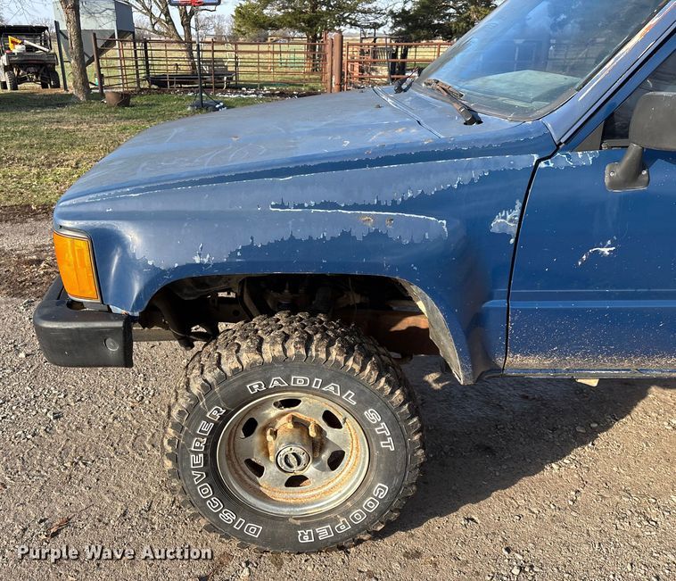 image for item ED2429 1986 Toyota pickup truck