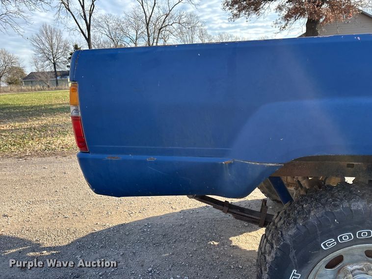 image for item ED2429 1986 Toyota pickup truck