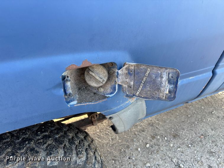 image for item ED2429 1986 Toyota pickup truck