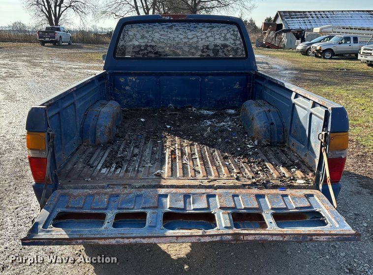 image for item ED2429 1986 Toyota pickup truck