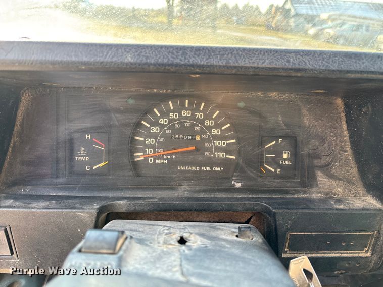 image for item ED2429 1986 Toyota pickup truck