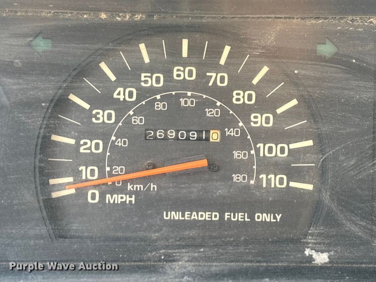 image for item ED2429 1986 Toyota pickup truck