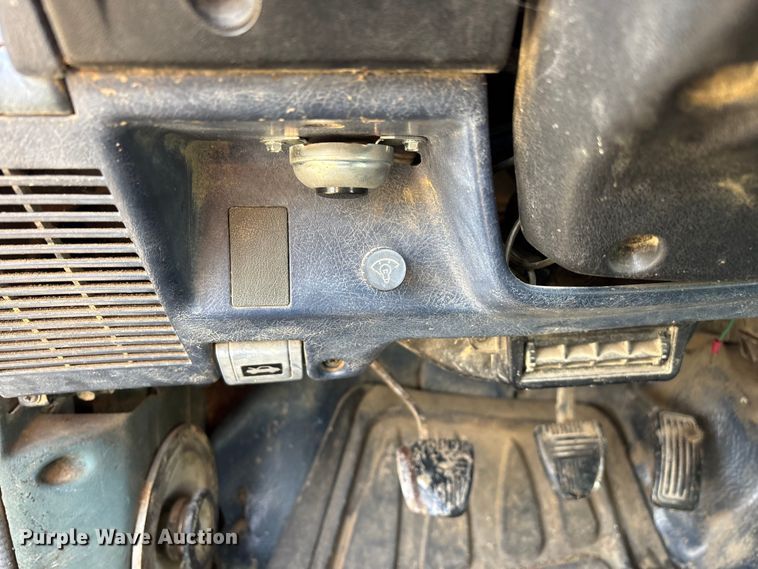 image for item ED2429 1986 Toyota pickup truck