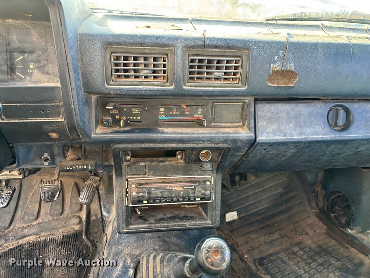 image for item ED2429 1986 Toyota pickup truck