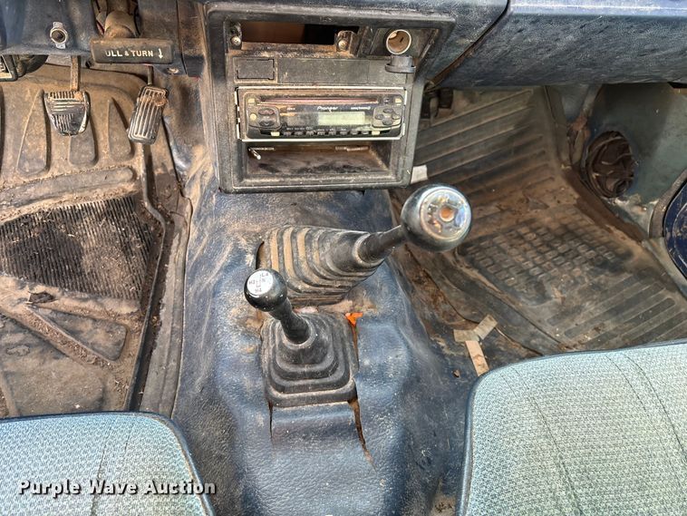 image for item ED2429 1986 Toyota pickup truck