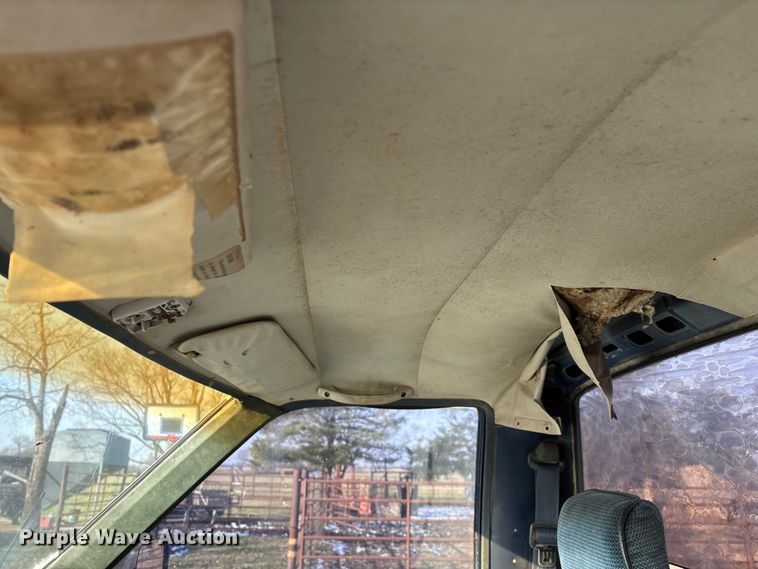 image for item ED2429 1986 Toyota pickup truck