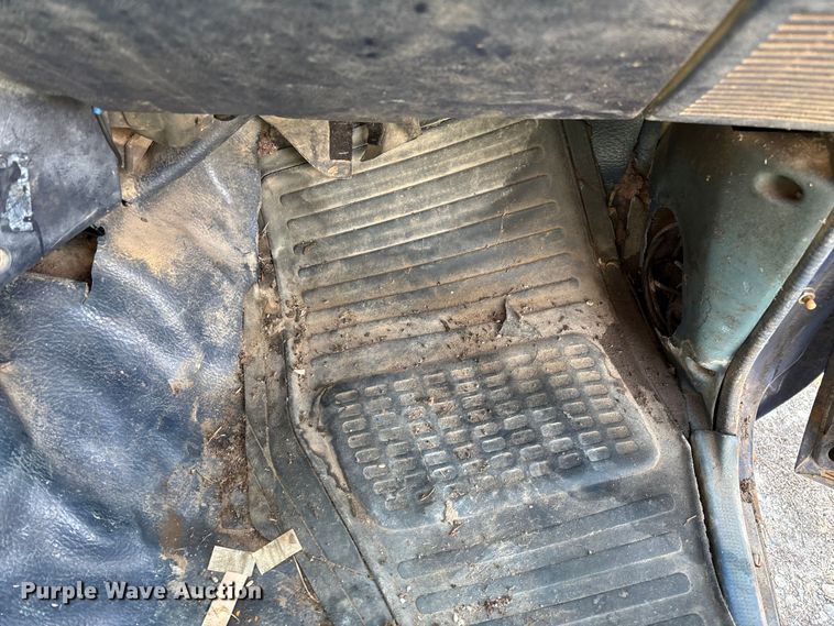 image for item ED2429 1986 Toyota pickup truck