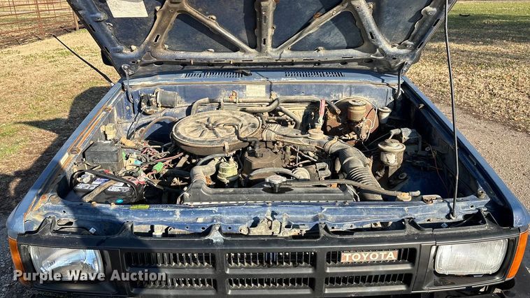 image for item ED2429 1986 Toyota pickup truck