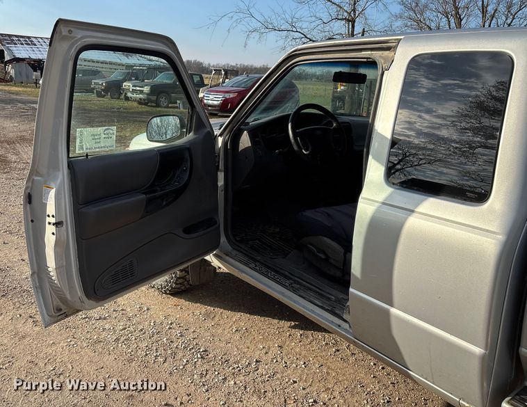 image for item ED2430 2001 Ford Ranger Edge SuperCab pickup truck