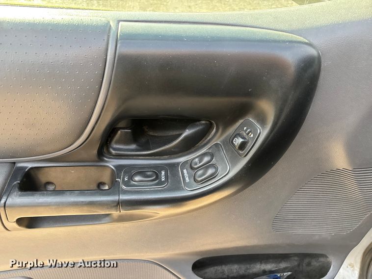 image for item ED2430 2001 Ford Ranger Edge SuperCab pickup truck