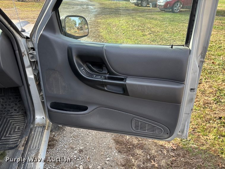 image for item ED2430 2001 Ford Ranger Edge SuperCab pickup truck