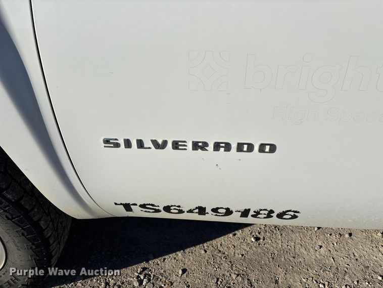 image for item ED2439 2012 Chevrolet Silverado 1500 pickup truck