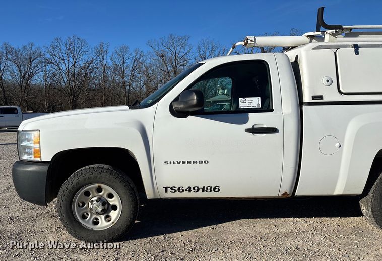 image for item ED2439 2012 Chevrolet Silverado 1500 pickup truck
