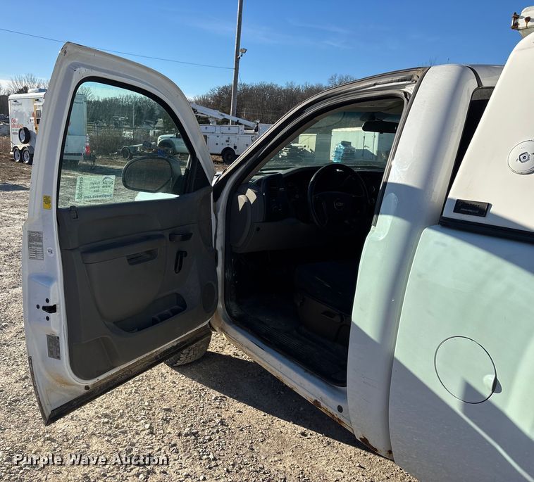 image for item ED2439 2012 Chevrolet Silverado 1500 pickup truck