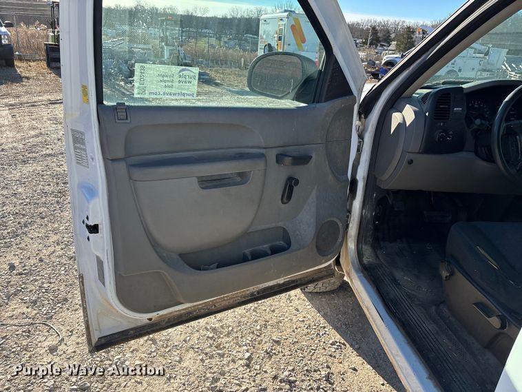 image for item ED2439 2012 Chevrolet Silverado 1500 pickup truck