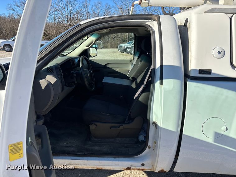 image for item ED2439 2012 Chevrolet Silverado 1500 pickup truck