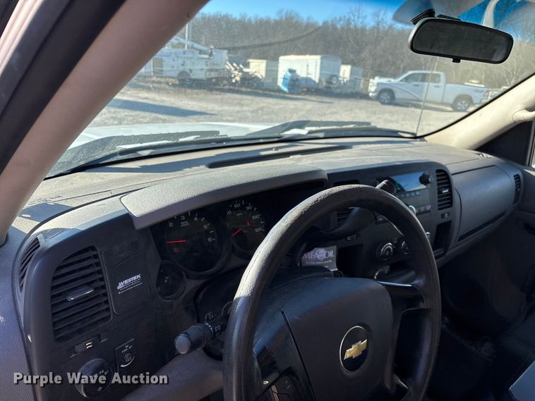 image for item ED2439 2012 Chevrolet Silverado 1500 pickup truck