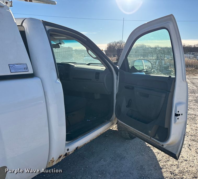 image for item ED2439 2012 Chevrolet Silverado 1500 pickup truck