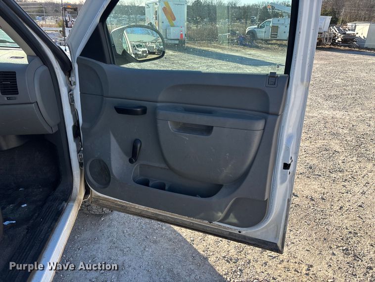 image for item ED2439 2012 Chevrolet Silverado 1500 pickup truck