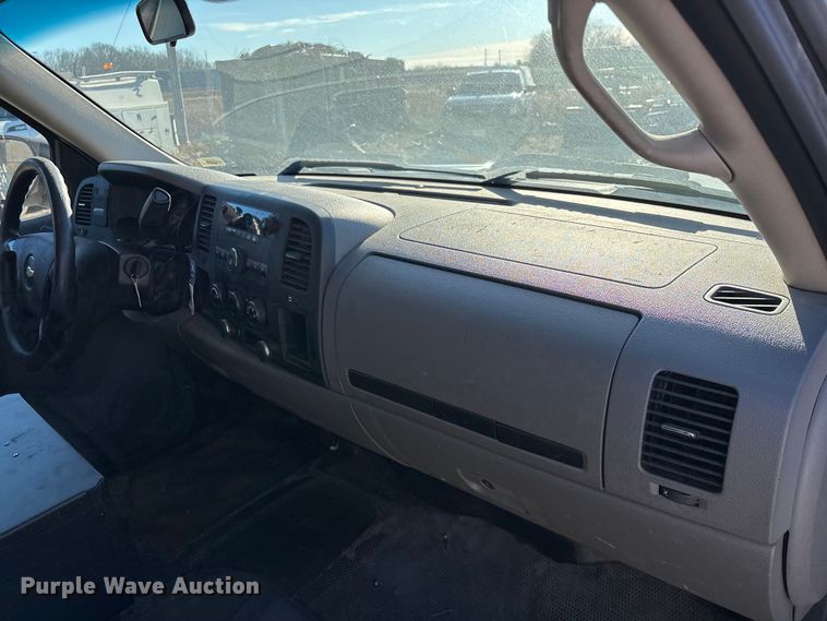 image for item ED2439 2012 Chevrolet Silverado 1500 pickup truck