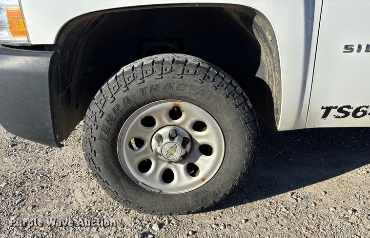 image for item ED2439 2012 Chevrolet Silverado 1500 pickup truck