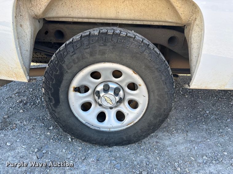 image for item ED2439 2012 Chevrolet Silverado 1500 pickup truck