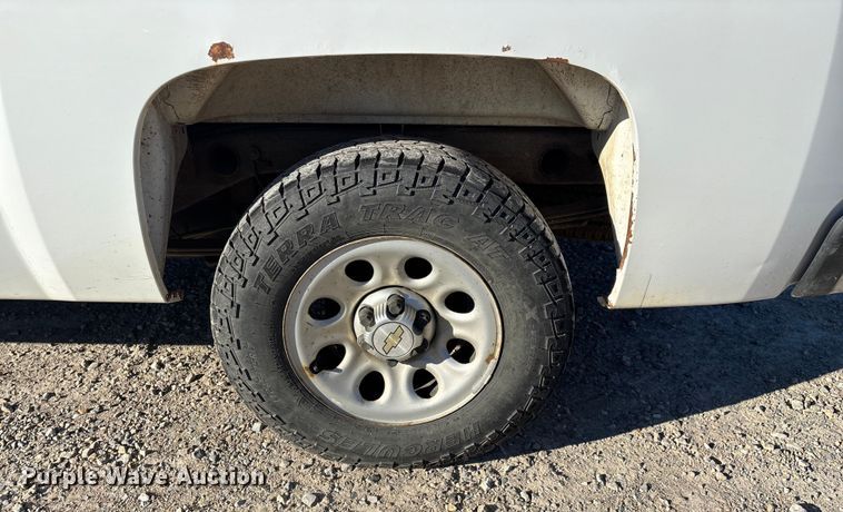 image for item ED2439 2012 Chevrolet Silverado 1500 pickup truck