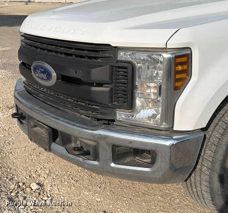 image for item ED5039 2018 Ford F250 Super Duty XL Crew Cab pickup truck