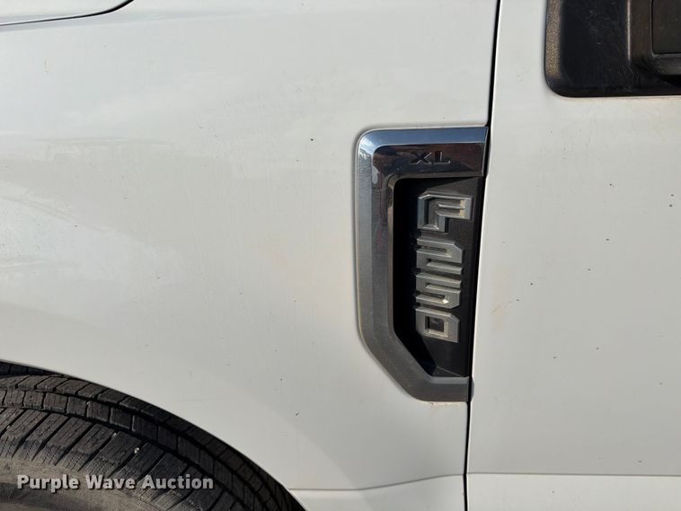 image for item ED5039 2018 Ford F250 Super Duty XL Crew Cab pickup truck