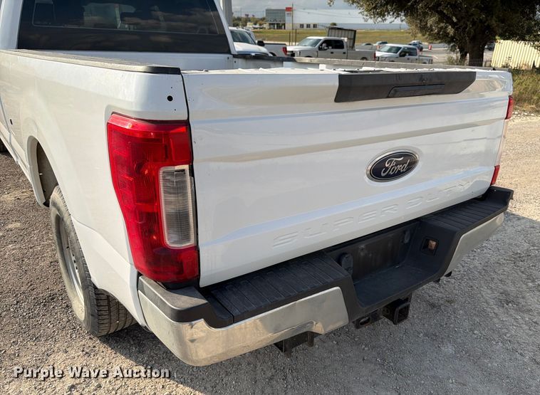 image for item ED5039 2018 Ford F250 Super Duty XL Crew Cab pickup truck
