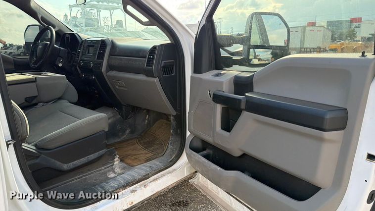 image for item ED5039 2018 Ford F250 Super Duty XL Crew Cab pickup truck