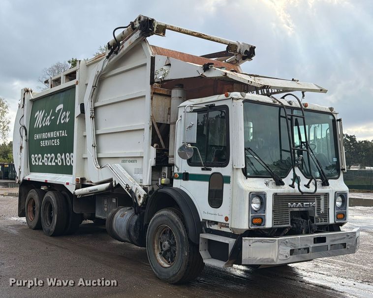 image for item ED5048 1999 Mack refuse truck