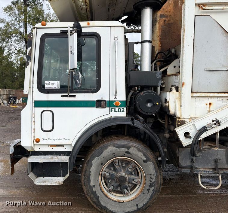 image for item ED5048 1999 Mack refuse truck