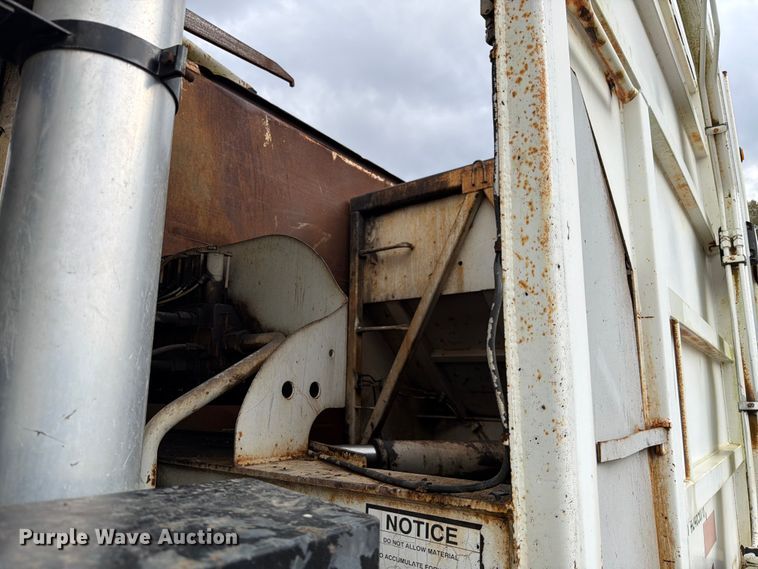 image for item ED5048 1999 Mack refuse truck